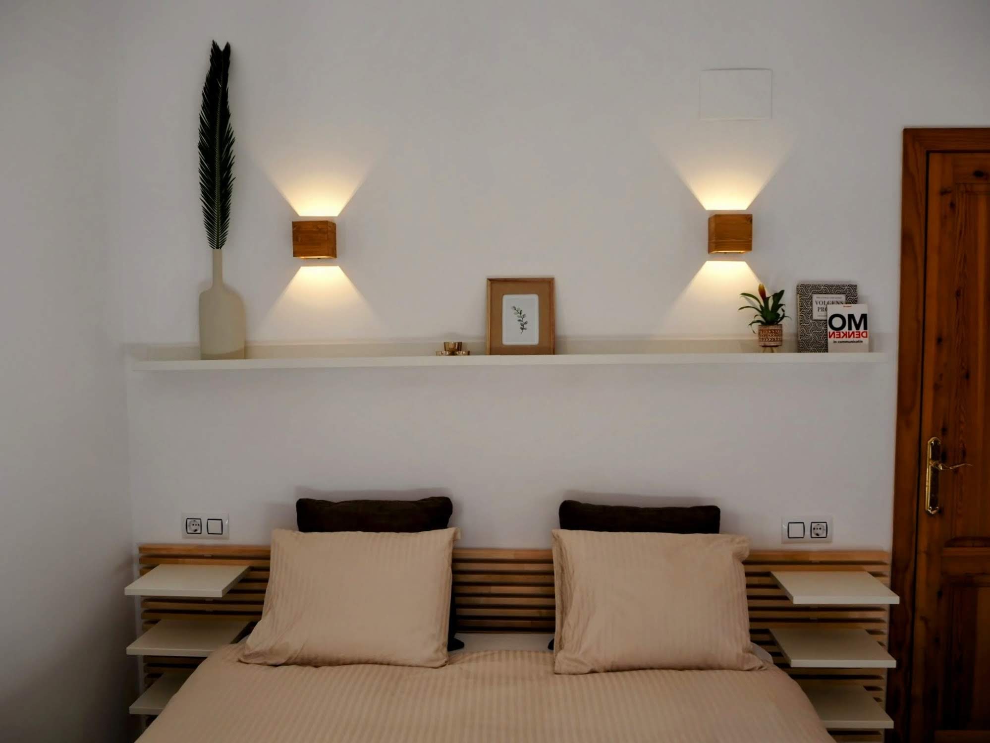 Slaapkamer in avondlicht